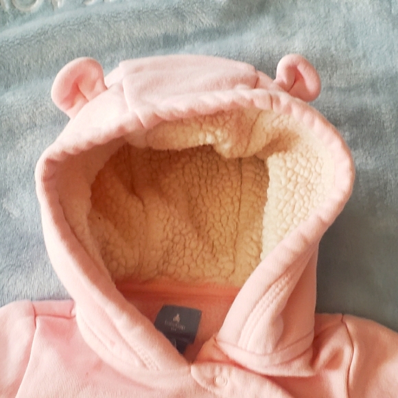 Baby Gap romper 6-9 months - Picture 3 of 3